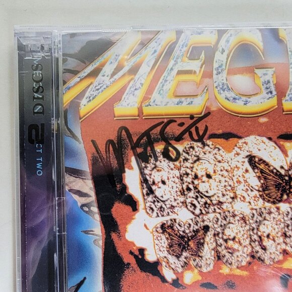 SIGNED Megan Thee Stallion  - MEGAN ACT II  Autographed 2 x CD - NEW SEALED - Picture 2 of 4